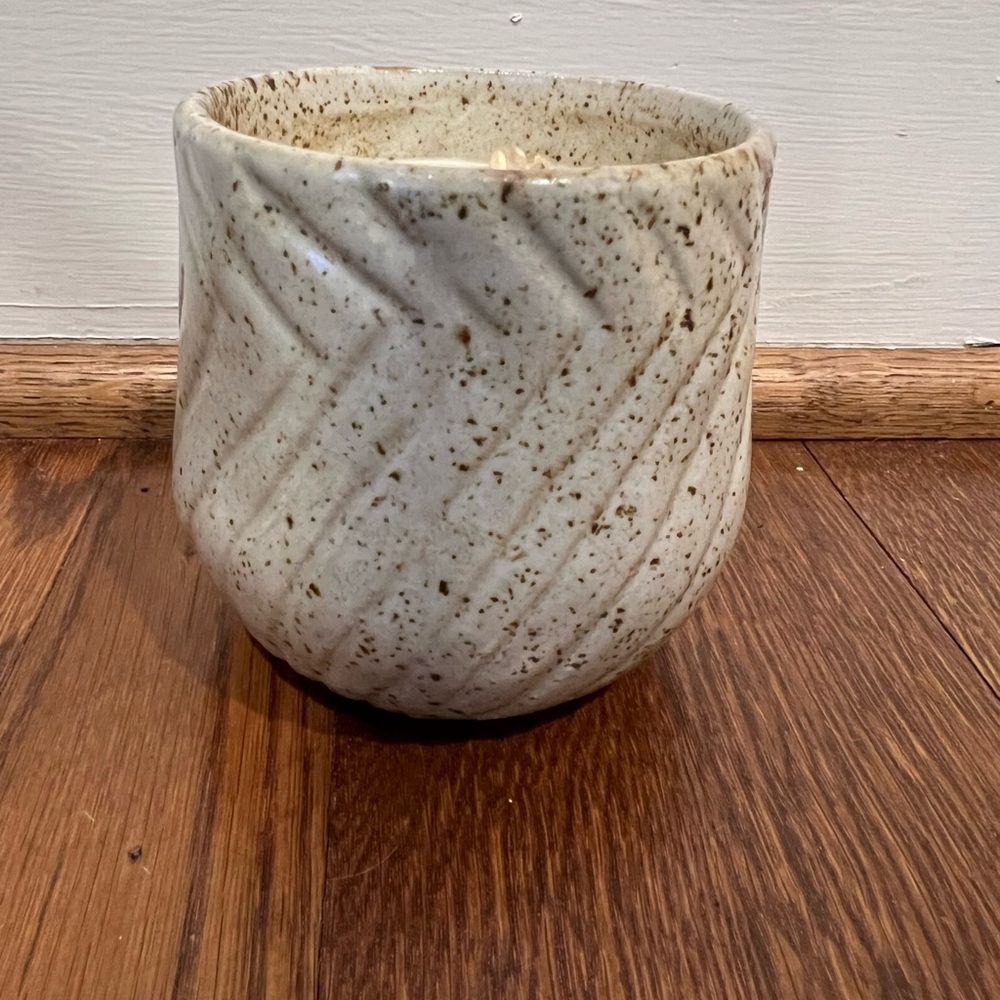 NWT Anthropologie Illume Snowfall Ceramic Candle Balsam and Cedar Speckled Grey